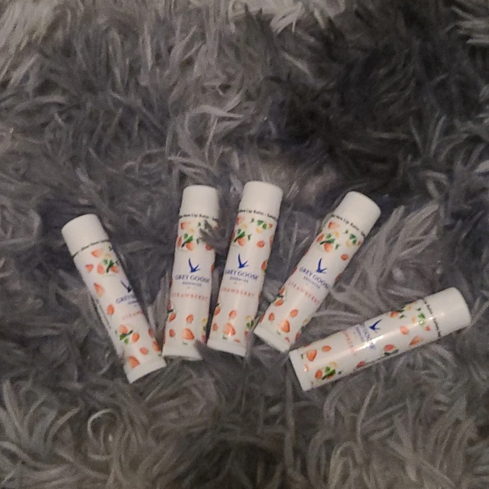 Greygoose Essences Strawberry lipbalm